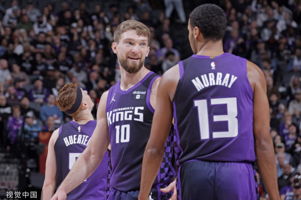 随即捂着膝 随即捂着膝